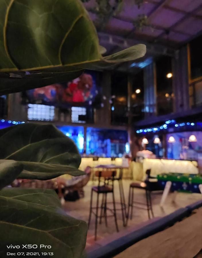 Revolution Siem Reap Hostel ภายนอก รูปภาพ