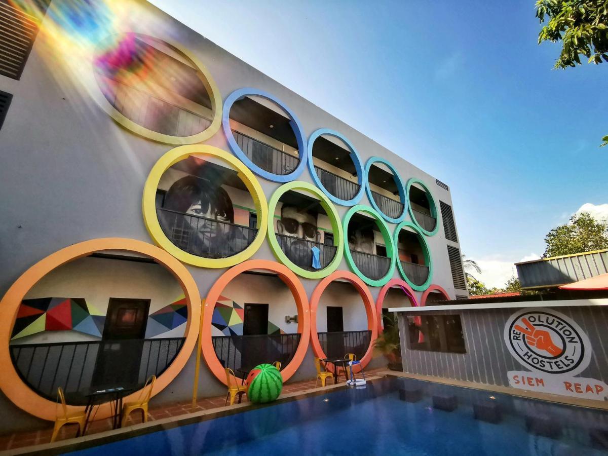 Revolution Siem Reap Hostel ภายนอก รูปภาพ