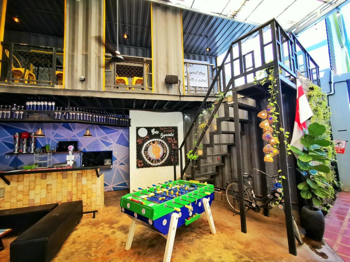 Revolution Siem Reap Hostel ภายนอก รูปภาพ