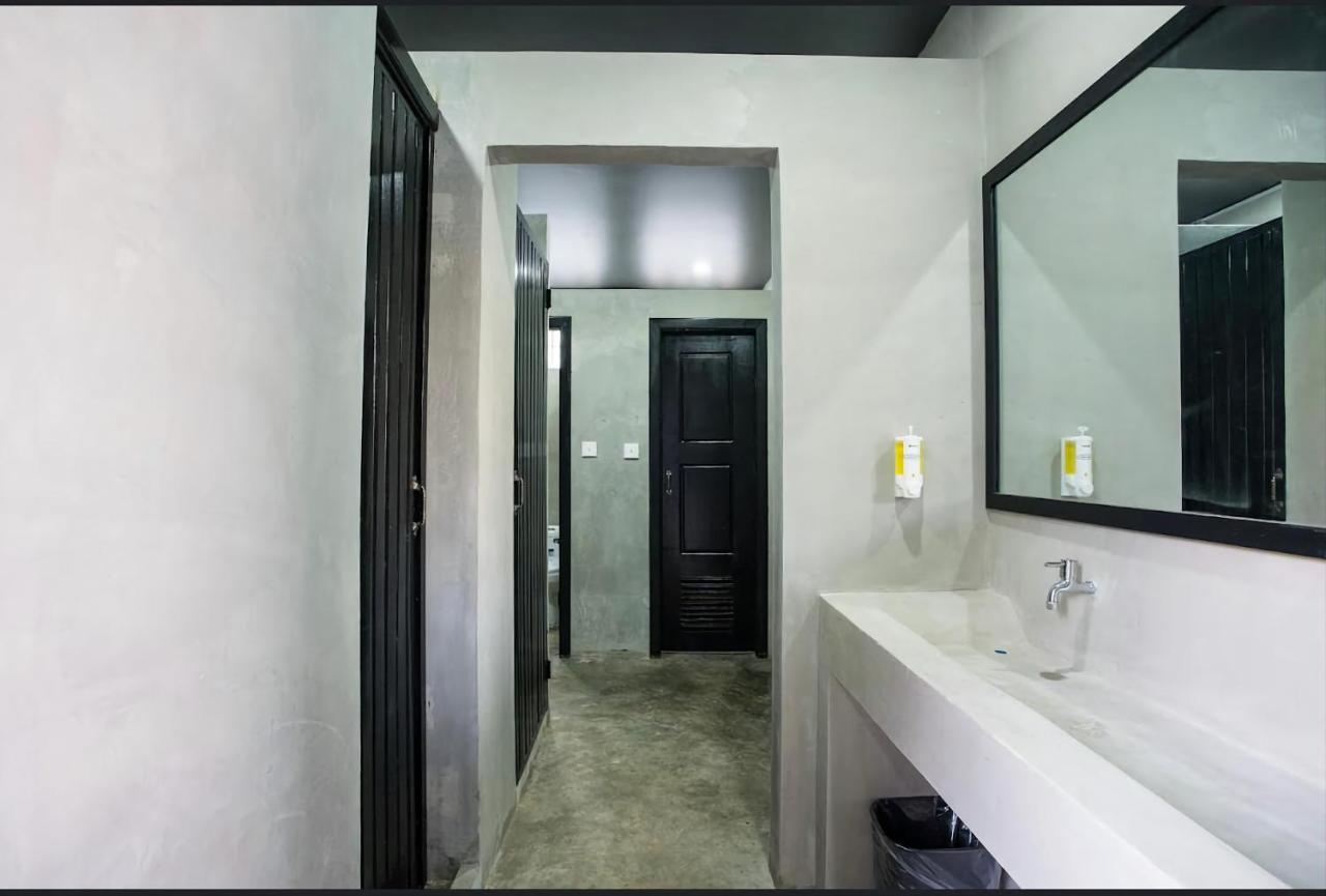 Revolution Siem Reap Hostel ภายนอก รูปภาพ