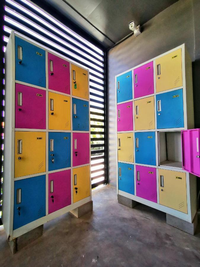 Revolution Siem Reap Hostel ภายนอก รูปภาพ
